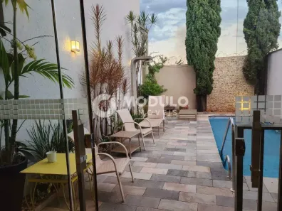 Casa de Condomínio com 3 Quartos para alugar, 230m² no Lagoinha, Uberlândia