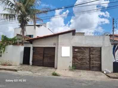 Casa com 6 Quartos à venda, 200m² no Filadélfia, Betim