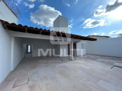 Casa com 4 Quartos à venda, 300m² no Cidade Jardim, Uberlândia