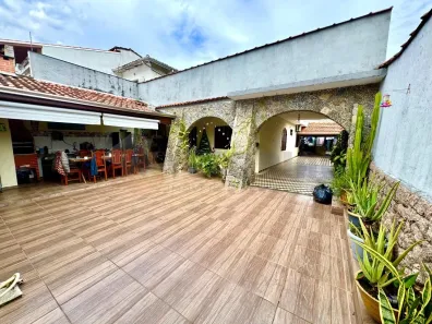 Casa com 4 Quartos à venda, 205m² no Jardim Jaqueira, Caraguatatuba