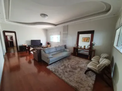 Casa com 5 Quartos à venda, 1220m² no Industrial, Araguari