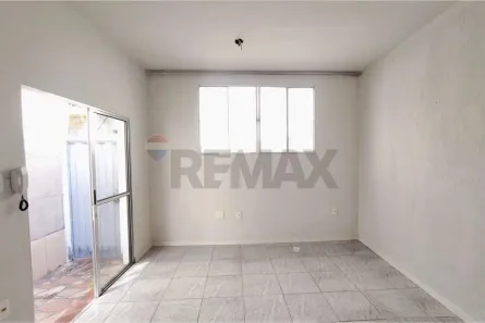 Casa com 2 Quartos para alugar, 100m² no Santa Tereza, Belo Horizonte