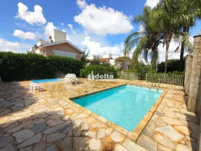 Casa de Condomínio com 2 Quartos para alugar, 110m² no Jardim Karaíba, Uberlândia