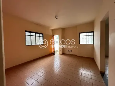 Casa com 3 Quartos à venda, 137m² no Segismundo Pereira, Uberlândia