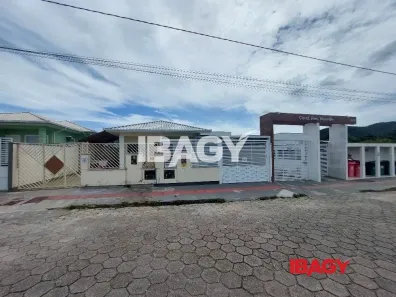 Casa com 2 Quartos para alugar, 129m² no Forquilhas, São José