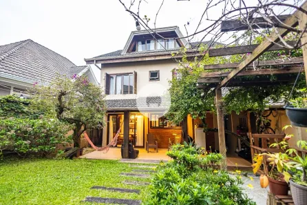 Casa de Condomínio com 4 Quartos à venda, 231m² no Pilarzinho, Curitiba