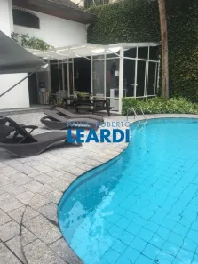 Casa com 5 Quartos à venda, 565m² no Jardim Everest, São Paulo