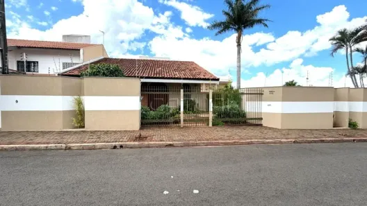 com 4 Quartos para alugar, 600m² no Quebec, Londrina