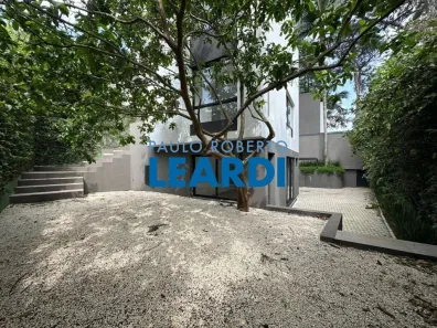 Casa de Condomínio com 3 Quartos à venda, 390m² no Jardim Leonor, São Paulo