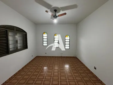 Casa com 2 Quartos para alugar, 80m² no Santa Mônica, Uberlândia