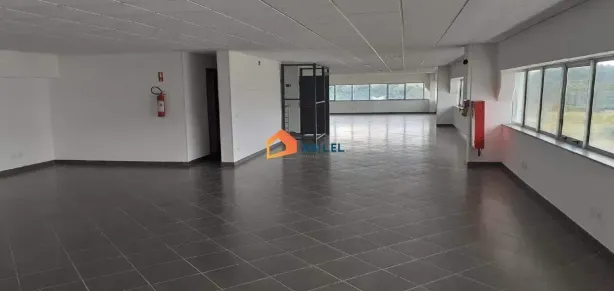 Sala Comercial para alugar, 332m² no Distrito Industrial Alfredo Relo, Itatiba
