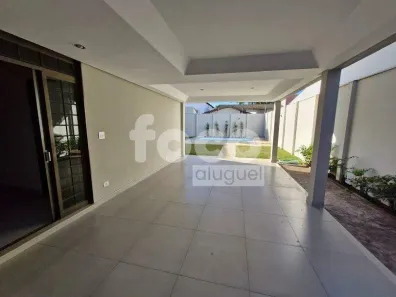 Casa com 3 Quartos para alugar, 262m² no Jardim Karaíba, Uberlândia