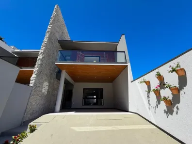 Sobrado com 3 Quartos à venda, 170m² no Cabeçudas, Itajaí