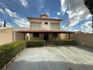 Casa com 3 Quartos à venda, 127m² no Guilhermina Vieira Chaer, Araxá