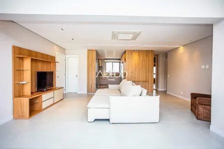 Apartamento com 3 Quartos para alugar, 132m² no Centro, Curitiba