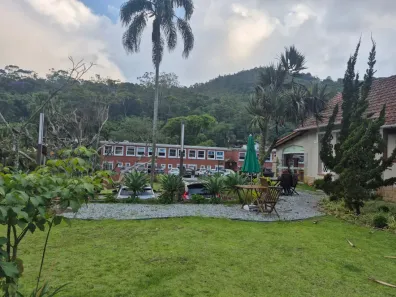 Ponto Comercial para alugar, 33m² no Quarteirão Brasileiro, Petrópolis