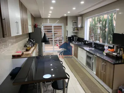 Sobrado com 3 Quartos à venda, 240m² no Vila São Vicente, São Paulo