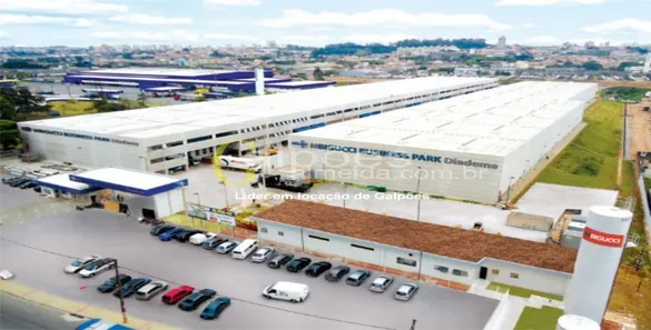 Galpão/Depósito/Armazém para alugar, 911m² no Piraporinha, Diadema