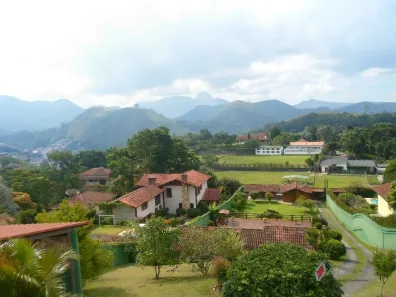 Casa com 3 Quartos à venda, 450m² no Samambaia, Petrópolis