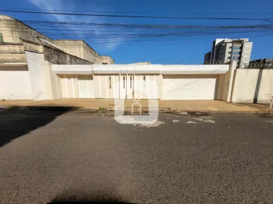 Imóvel Comercial com 4 Quartos para alugar, 295m² no Santa Mônica, Uberlândia