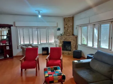 Casa com 4 Quartos à venda, 270m² no Medianeira, Porto Alegre