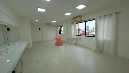 Sala Comercial para alugar, 57m² no Centro, Itajaí