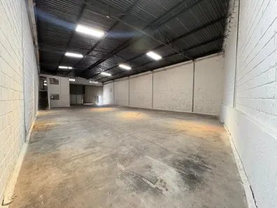 Galpão/Depósito/Armazém com 2 Quartos para alugar, 360m² no Campina Verde, Contagem