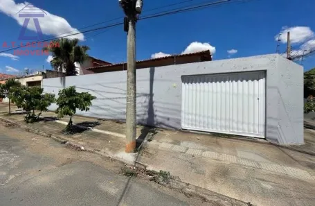 Casa com 3 Quartos para alugar, 225m² no Planalto, Montes Claros