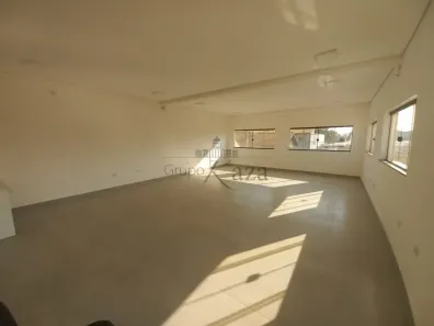 com 4 Quartos para alugar, 292m² no Jardim Leonídia, Jacareí