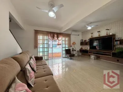 Sobrado com 3 Quartos à venda, 200m² no Campo Grande, Santos