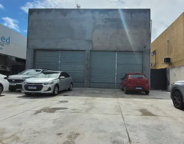Galpão/Depósito/Armazém para alugar, 247m² no Pitangueiras, Lauro de Freitas