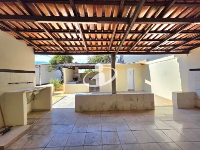 Casa com 3 Quartos à venda, 153m² no Jardim Ipanema, Uberlândia