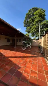 Casa com 3 Quartos à venda, 300m² no Champagnat, Londrina