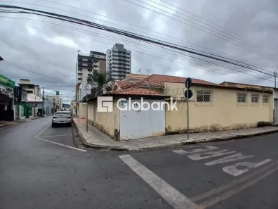 Casa com 4 Quartos à venda, 100m² no Centro, Montes Claros