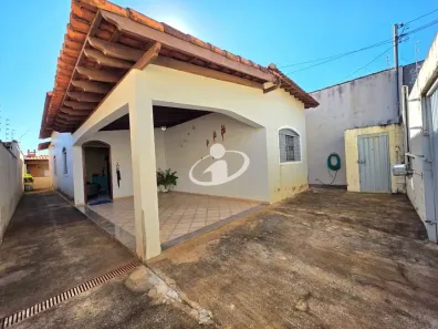 Casa com 3 Quartos à venda, 154m² no Segismundo Pereira, Uberlândia