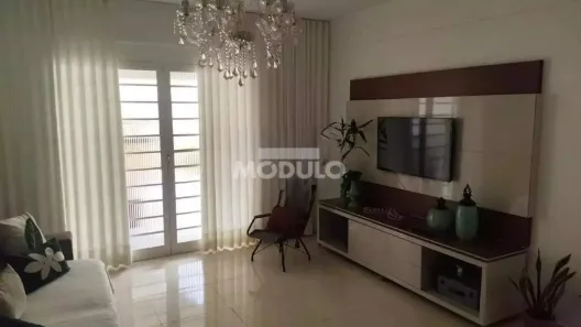 Casa com 3 Quartos para alugar, 255m² no Vigilato Pereira, Uberlândia