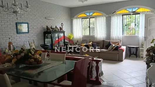 Casa com 4 Quartos à venda, 180m² no Piratininga, Niterói