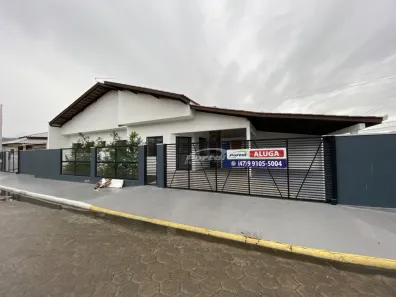 Casa com 2 Quartos para alugar, 70m² no Centro, Penha
