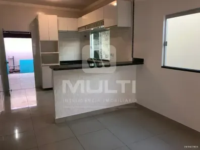 Casa com 3 Quartos à venda, 220m² no Jardim Holanda, Uberlândia