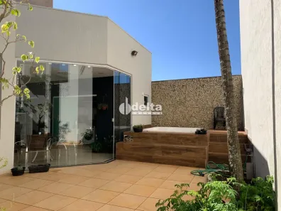 Casa com 4 Quartos à venda, 300m² no Alto Umuarama, Uberlândia