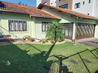 Casa com 4 Quartos à venda, 220m² no Costa e Silva, Joinville