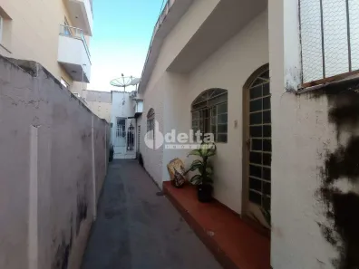 Casa com 9 Quartos à venda, 300m² no Santa Mônica, Uberlândia