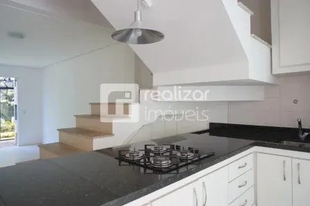 Casa de Condomínio com 3 Quartos para alugar, 120m² no Lagoa da Conceição, Florianópolis