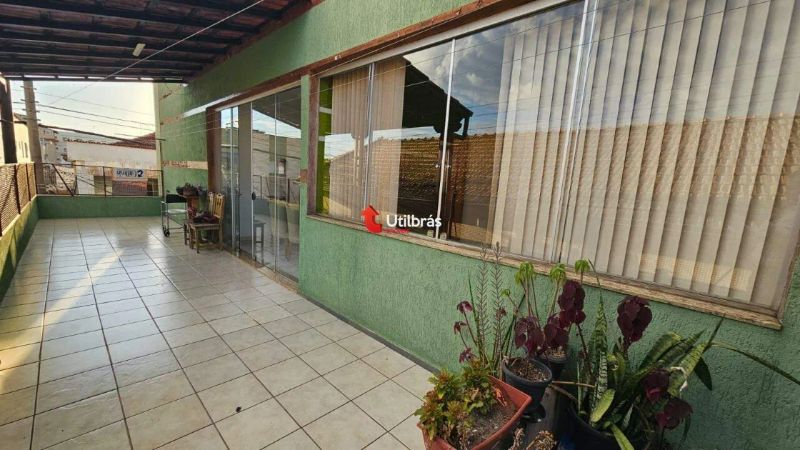 Apartamento com 3 quartos — Sagrada Família, Belo Horizonte