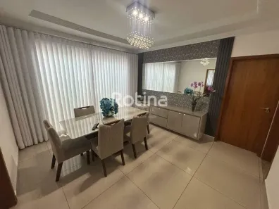 Casa com 4 Quartos à venda, 250m² no Cidade Jardim, Uberlândia