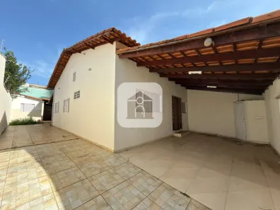 Casa com 4 Quartos para alugar, 250m² no Cidade Jardim, Uberlândia