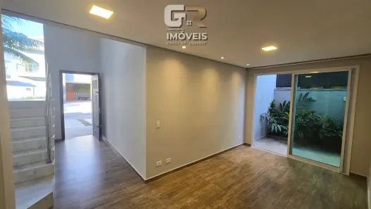 Sobrado com 4 Quartos para alugar, 180m² no Centro, Itanhaém