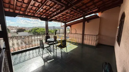 Casa com 3 Quartos à venda, 237m² no Barreiro, Belo Horizonte