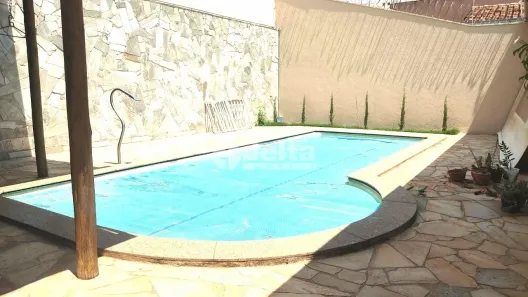Casa com 3 Quartos à venda, 270m² no Segismundo Pereira, Uberlândia
