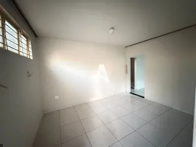 Casa com 2 Quartos para alugar, 70m² no Tibery, Uberlândia